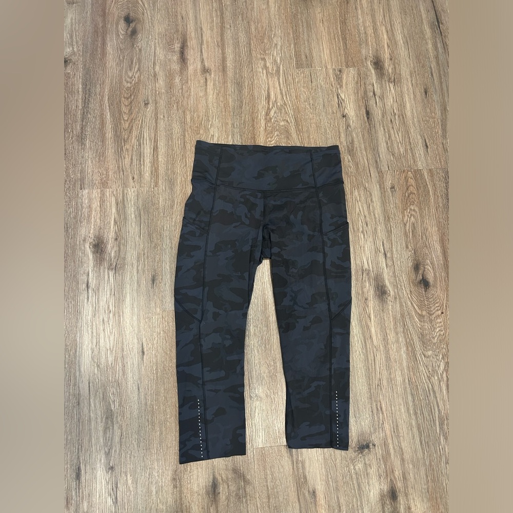 Women’s Lululemon Incognito Camo Fast Free Cropped Leggings size 8
